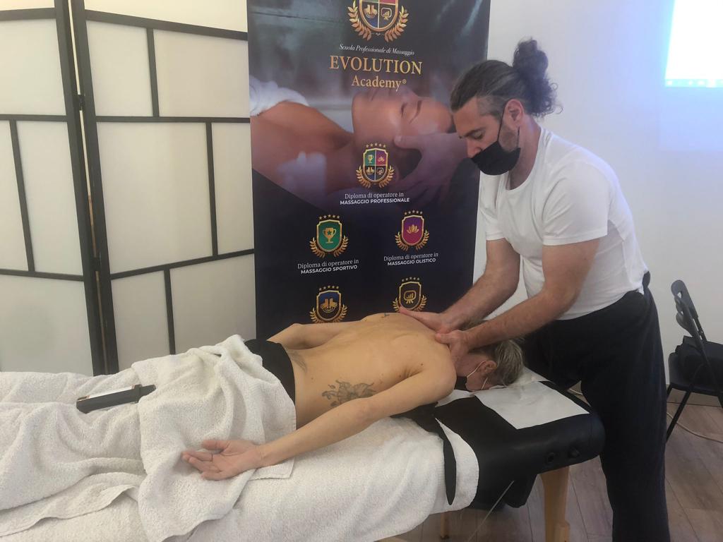 Modalità in presenza corso massaggio sportivo a Treviso Evolution Academy®