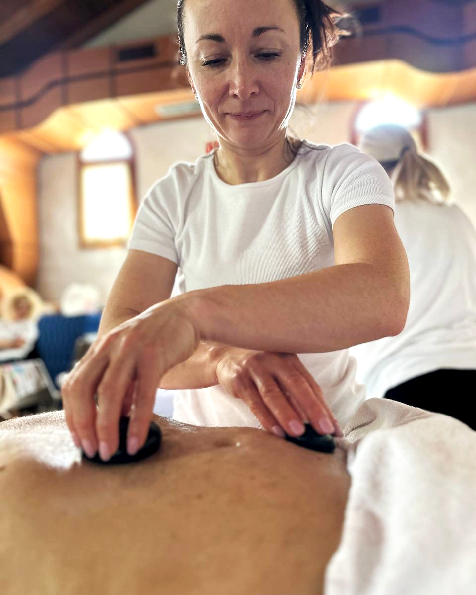 Corsi di massaggio a Rimini - Hot Stone Massage -Evolution Academy