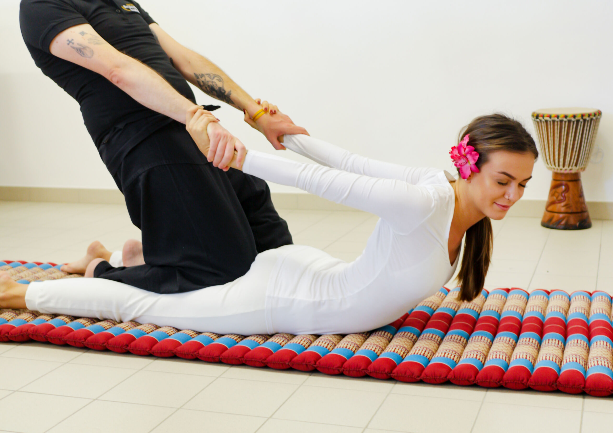 Il corso di massaggio thailandese in aula a Bolzano