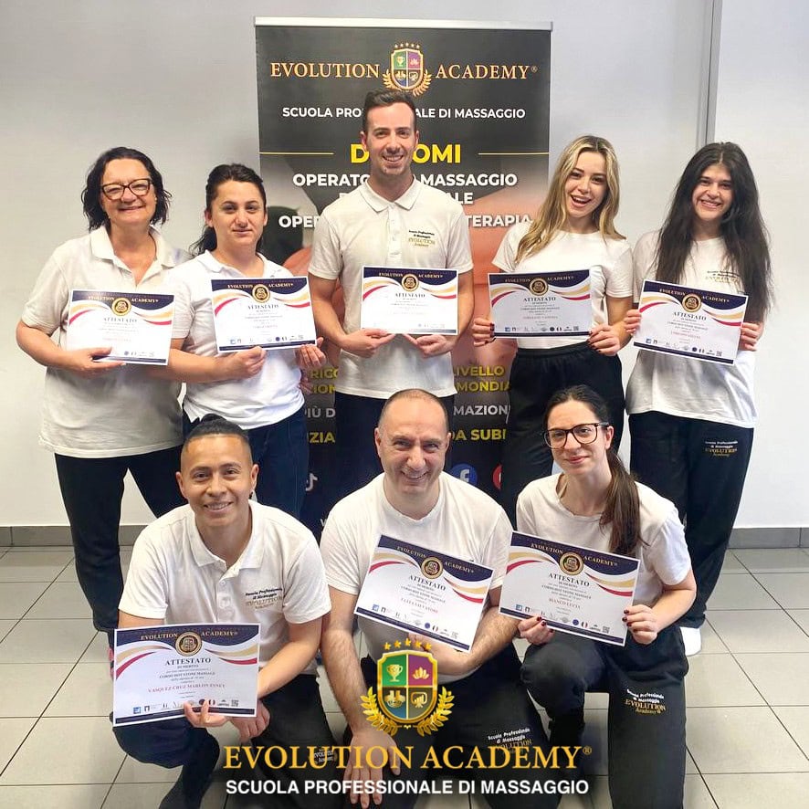 Formazione massaggiatori professionisti presso Evolution Academy, centro di formazione estetica e massaggi.