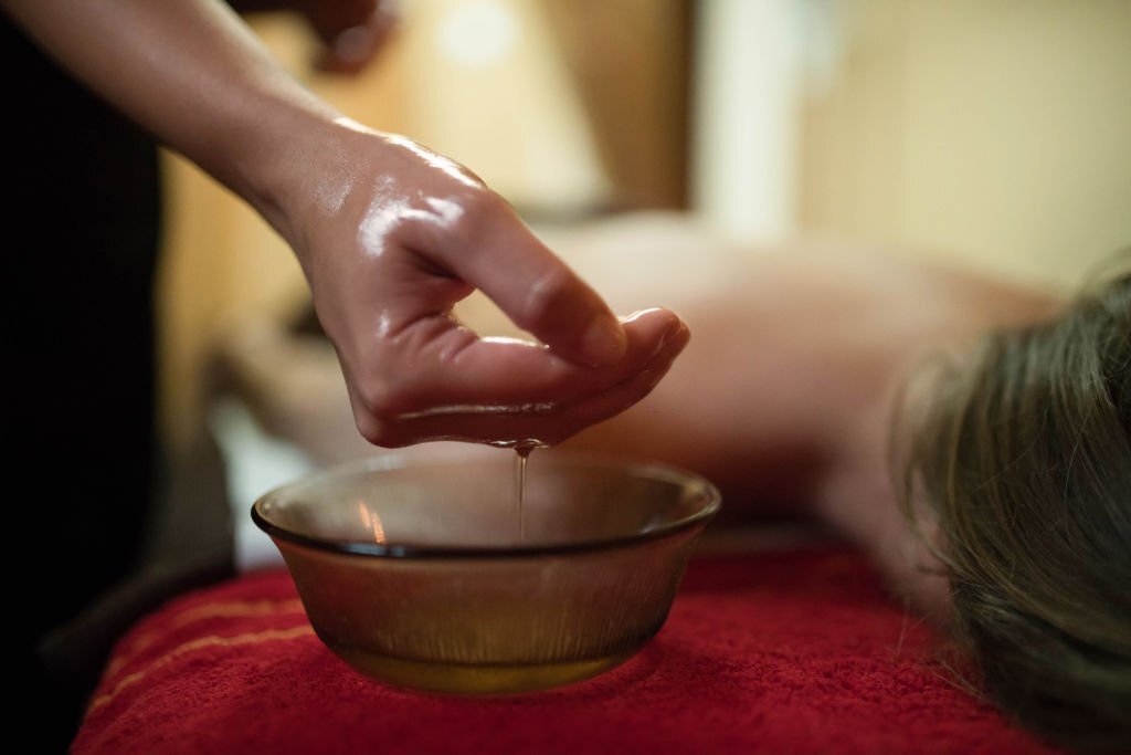 Il corso di massaggio ayurvedico kaphabyangam a Trento