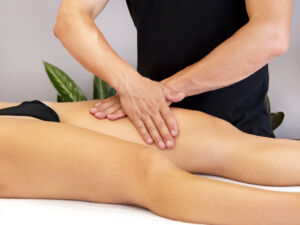 Massaggio alle gambe: elimina cellulite, gonfiore e pesantezza.